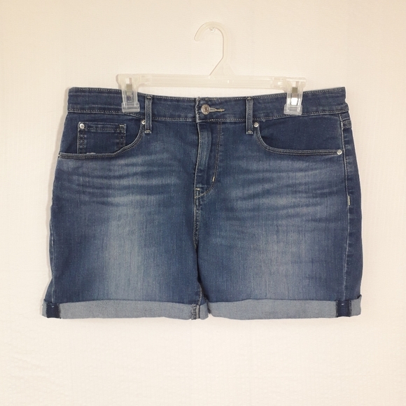 Signature by Levi Strauss | Mid-rise denim shorts, relaxed fit - Picture 4 of 11